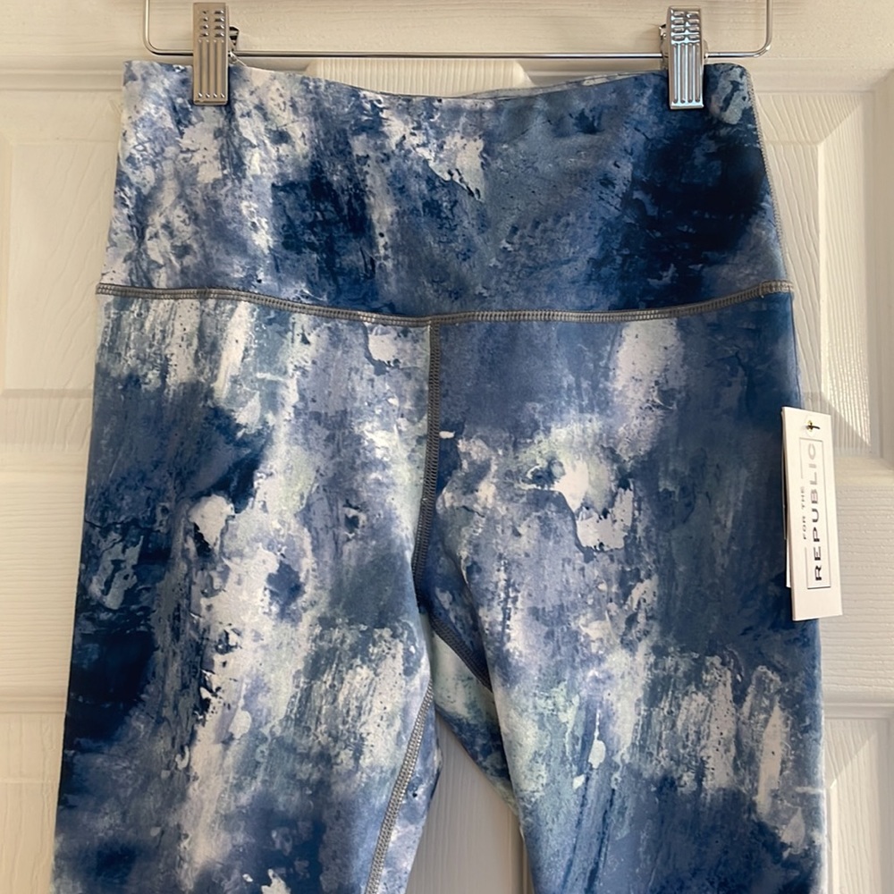 COPY - NWT For The Republic High Rise Comfort Fit Blue Tie Dye Leggings XS